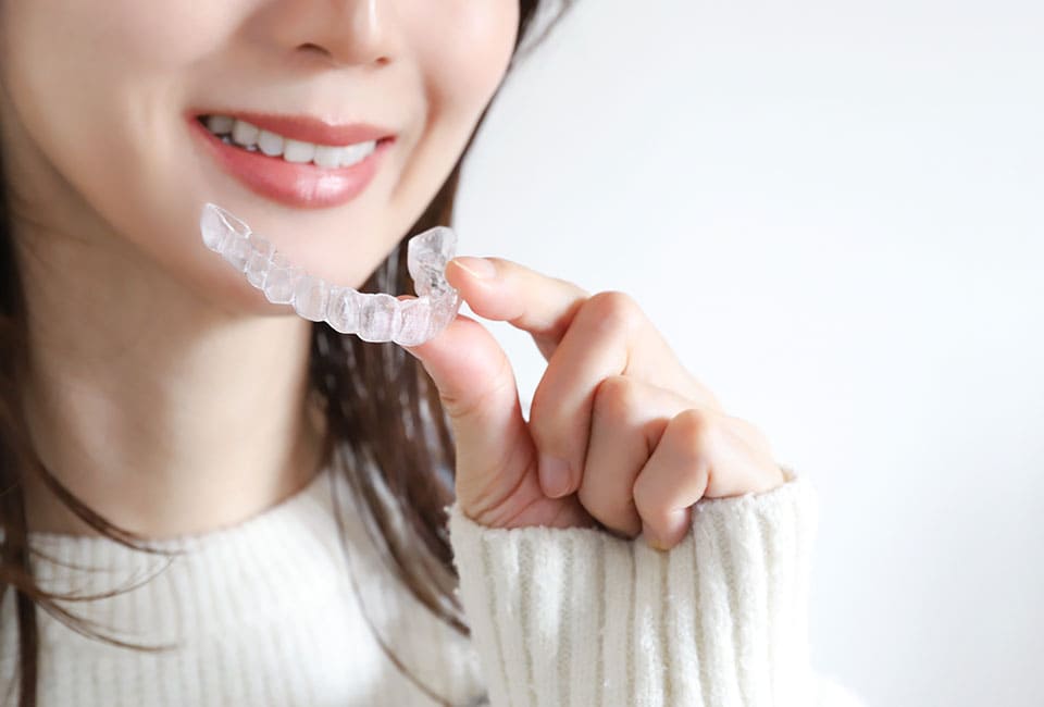 見た目を気にせず歯並びを整えるマウスピース矯正